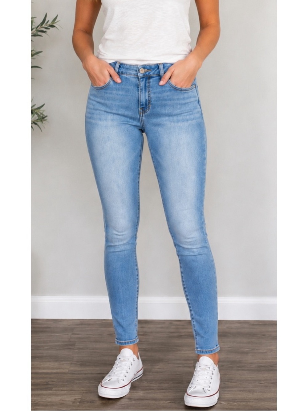 American Eagle size 8 regular light denim jegging jeans